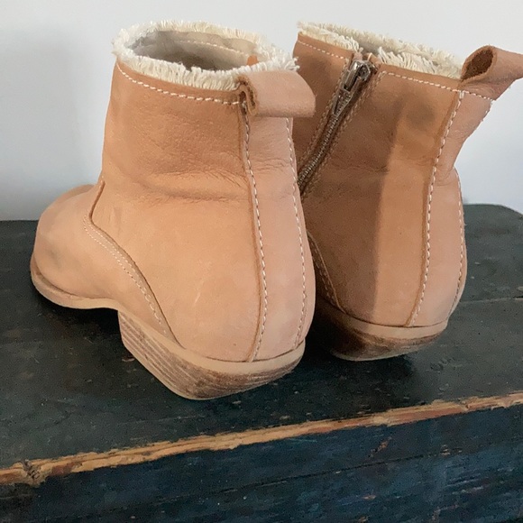 Tan Dolce Vita fray bootie - Picture 3 of 4